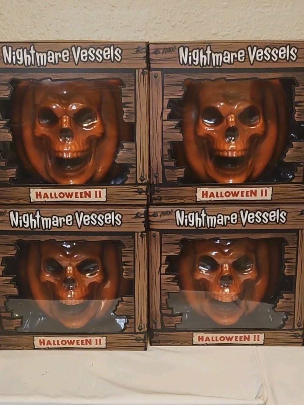 Mondo Nightmare Vessels Michael Myers Halloween II Vinyl Figure w/ Extra Head.